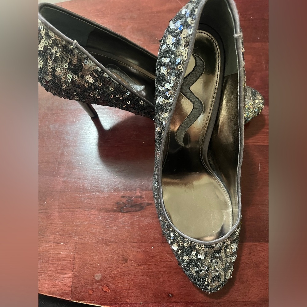 Nina Ricci Silver & Gray Sequin Metallic Leather Heels, Size 8M - Picture 6 of 13